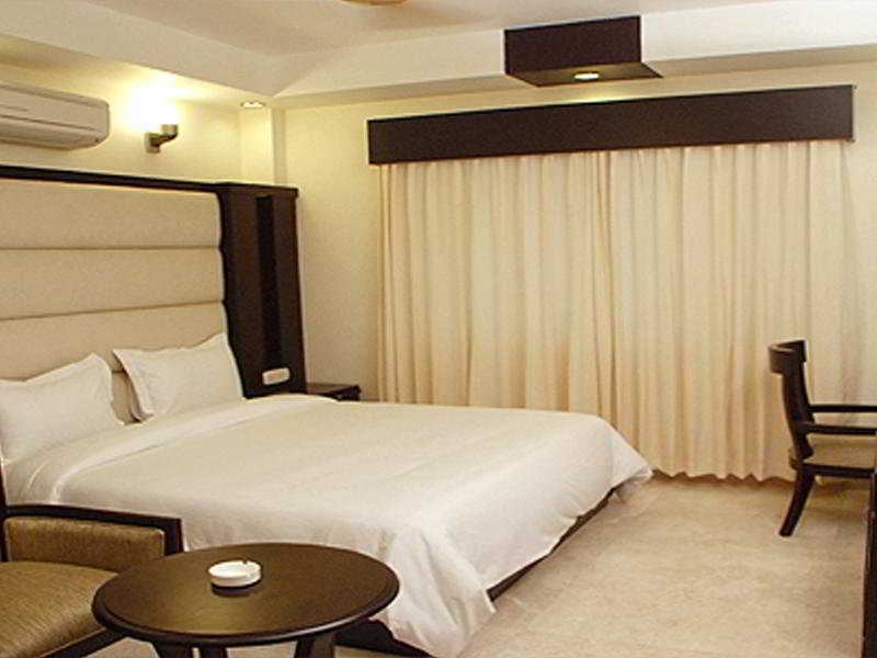 Hotel Meridian Plaza Ню Делхи Екстериор снимка