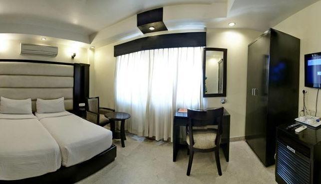 Hotel Meridian Plaza Ню Делхи Екстериор снимка
